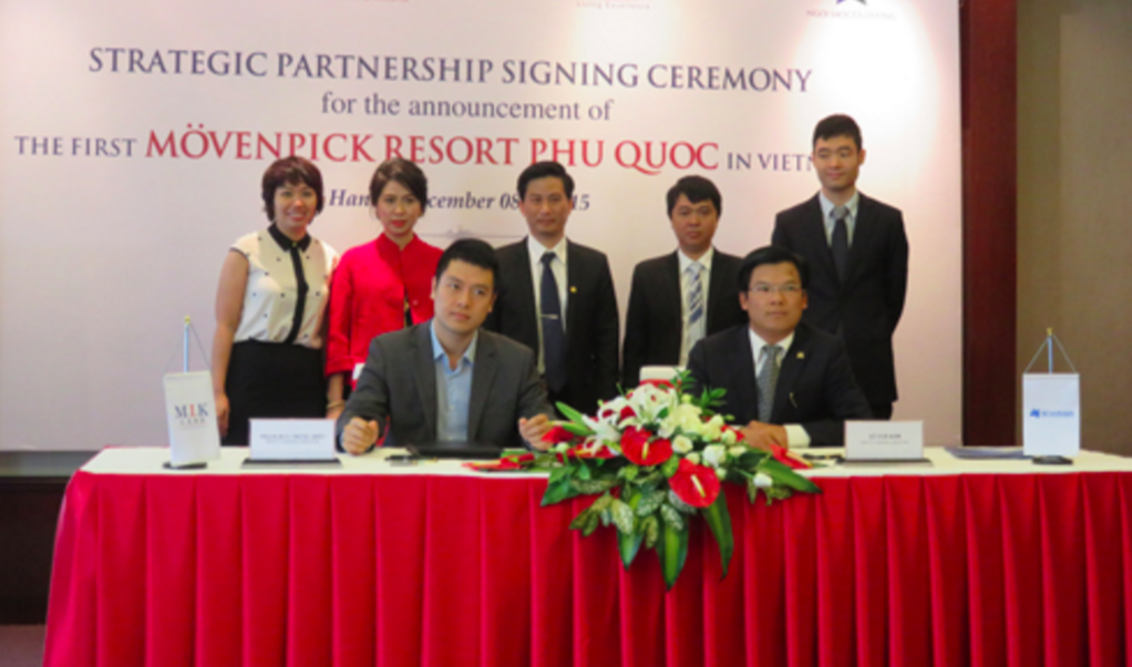Signing an agreement of strategic cooperation in Phu Quoc Movenpick Resort project