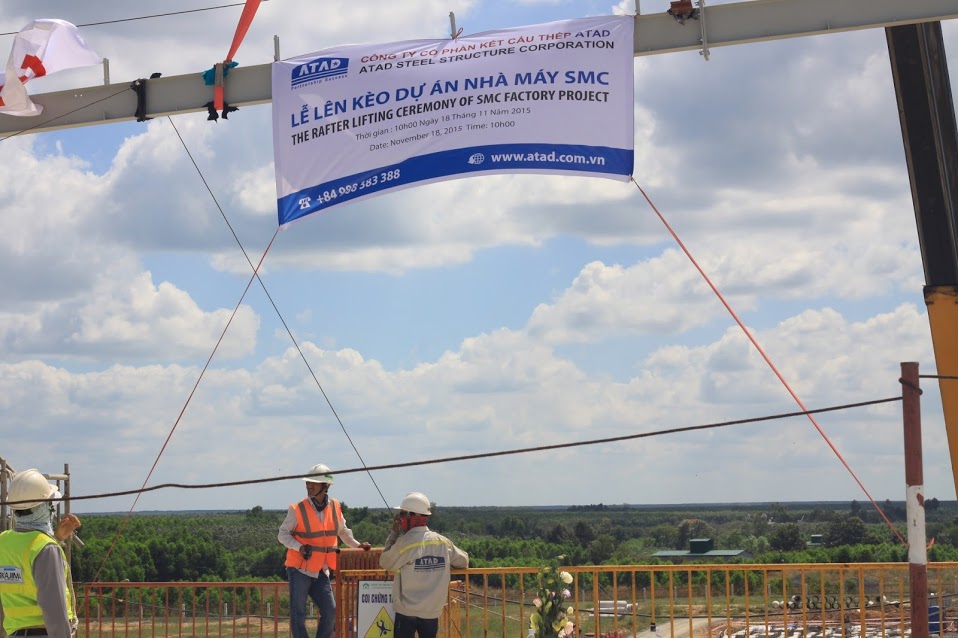 The jubilant rafter lifting ceremony of SMC factory project