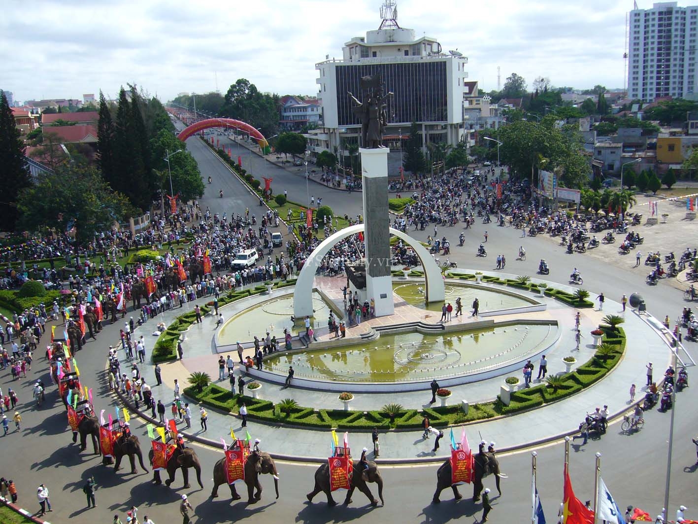 Companies to invest $3.3 billion in solar projects in Vietnam’s Daklak province