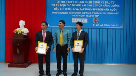 Trà Vinh trao giấy chứng nhận đăng ký đầu tư điện gió