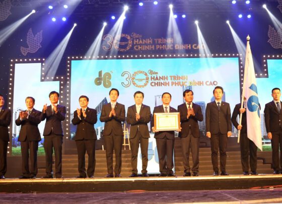 Cty CP Tập đoàn Xây dựng Hòa Bình kỷ niệm 30 năm thành lập và đón nhận Huân chương Lao động hạng Nhì