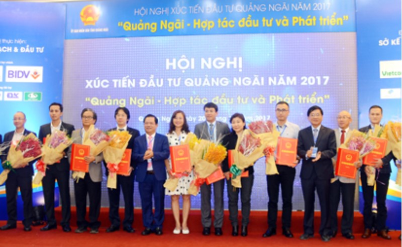 Quảng Ngãi trao giấy chứng nhận đầu tư, chủ trương đầu tư cho 14 dự án