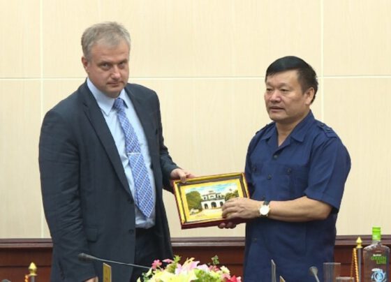 Chủ tịch UBND tỉnh Hưng Yên làm việc với đoàn công tác Cộng hoà Belarus