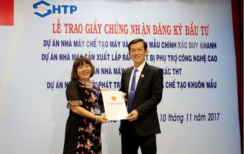 Trao giấy chứng nhận đầu tư 4 dự án công nghiệp hỗ trợ công nghệ cao tại SHTP