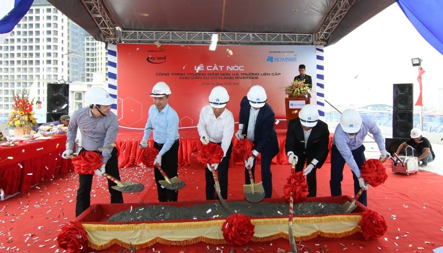 Tập đoàn Hòa Bình cất nóc hai công trình tại TP.HCM và Phú Quốc