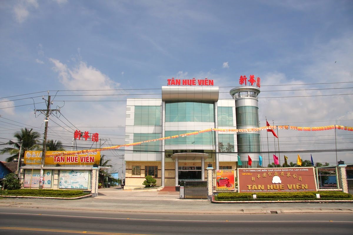 Trao Giấy chứng nhận đăng ký đầu tư cho Công ty TNHH Chế biến thực phẩm Bánh Pía – Lạp xưởng Tân Huê Viên và Công ty Cổ phần Tổng Kỳ Hòa
