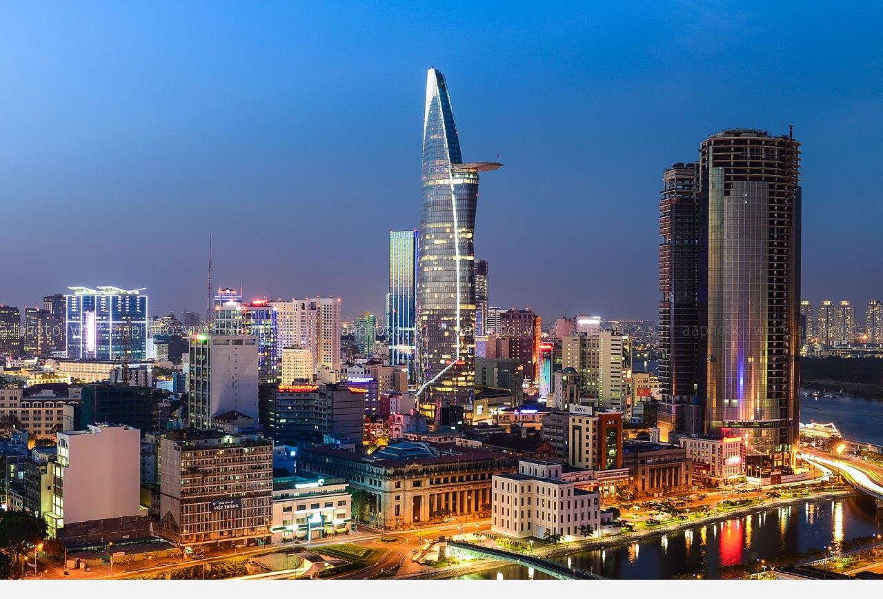 Vốn chảy mạnh vào bất động sản