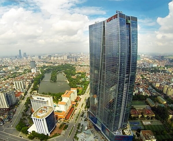High-rise skyscraper Lotte Center Hanoi, which is covered by high-quality glass. Photo: baoxaydung.com.vn