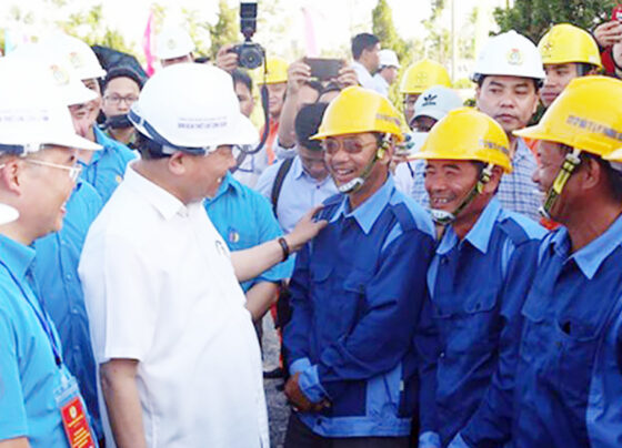 Thủ tướng Nguyễn Xuân Phúc thăm và làm việc với công nhân tại Hà Nam ngày 19/5/2018 (Ảnh: Vnexpress).