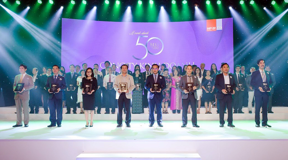 Coteccons successively named in Viet Nam’s Top 50 best performing companies 2017