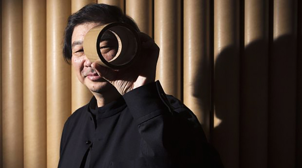 Shigeru Ban – ‘phù thủy’ xây nhà bằng giấy carton cho những người tị nạn
