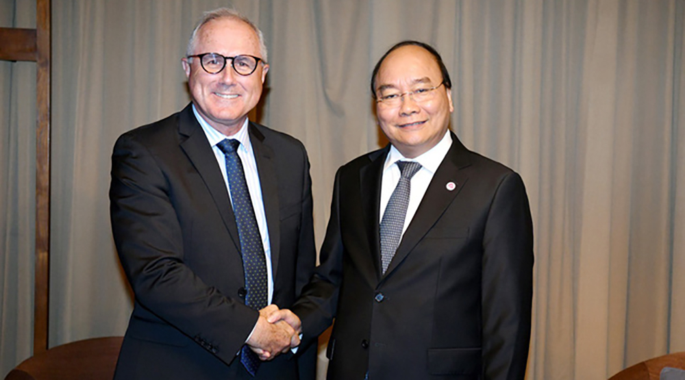 Prime Minister receives Sembcorp leader in Singapore
