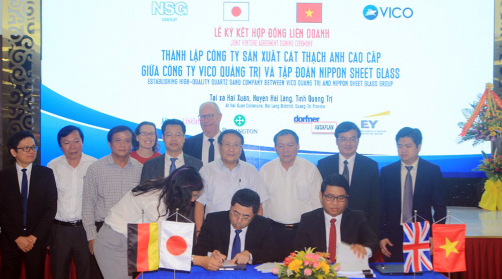 Ký kết hợp đồng liên doanh thành lập Công ty sản xuất Cát thạch anh cao cấp tại Quảng Trị