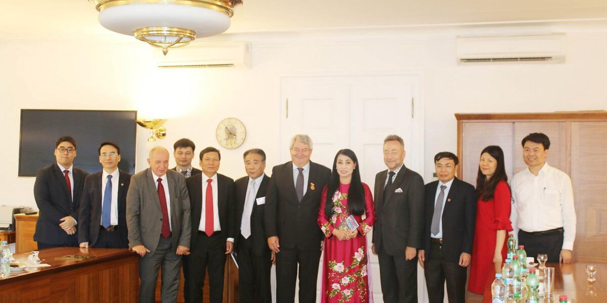 Vinh Phuc delegation seeks investment from Czech Republic