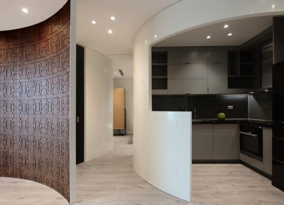 Căn hộ 70 m2 ở Cầu Giấy là tổ ấm của cặp vợ chồng trẻ cùng hai con nhỏ. Dù diện tích hạn chế, gia chủ vẫn mong muốn nơi ở hiện đại, tiện nghi, đủ không gian riêng cho các thành viên nên các kiến trúc sư đề xuất thiết kế căn hộ với 4 bức tường cong.