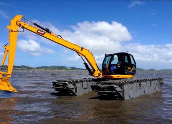 Máy xúc đào lội nước EIK – Thiết bị chuyên dụng thi công vùng đầm lầy