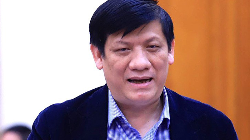 Chiếc máy thở đầu tiên do Vingroup sản xuất đã được chuyển đến Bộ Y tế