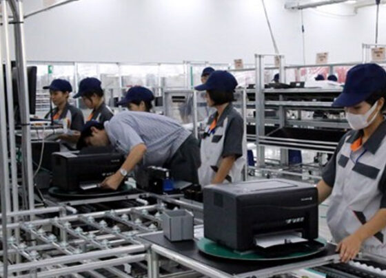 Vietnam’s manufacturing drops to record low in March due to pandemic