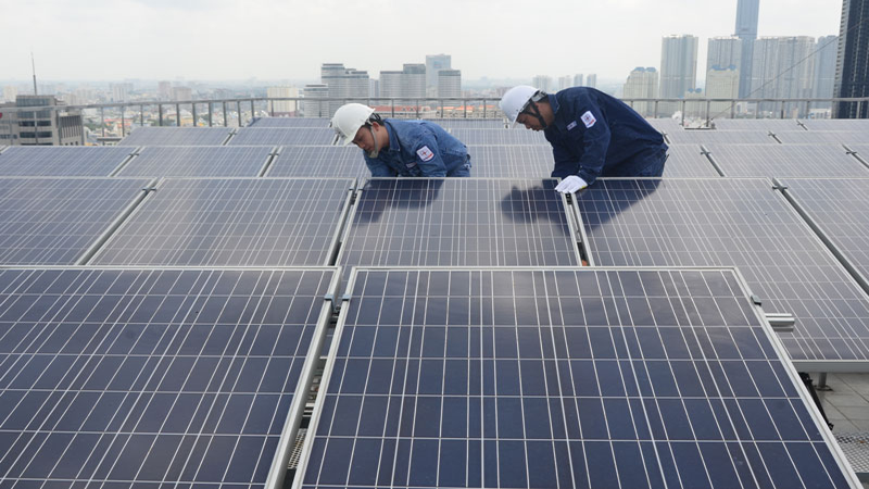 EVN calls for investment in solar power plants on reservoirs