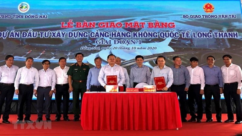 Bàn giao mặt bằng giai đoạn 1 dự án Cảng hàng không quốc tế Long Thành