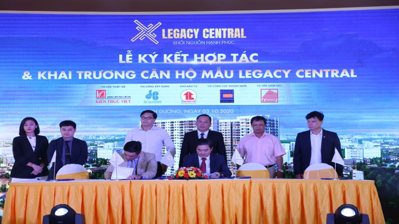 Hòa Bình ký kết hợp tác và khai trương căn hộ mẫu Legacy central