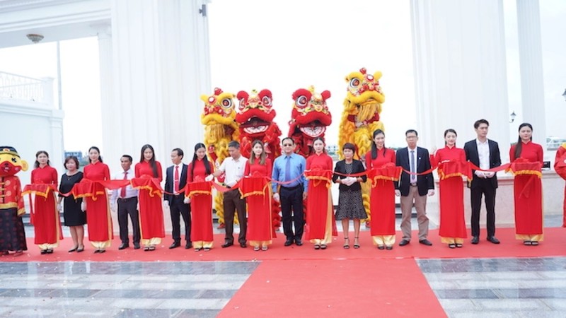 Khánh thành quảng trường Diamond và khởi công nhạc nước tại KĐT Vạn Phúc 200 tỷ đồng