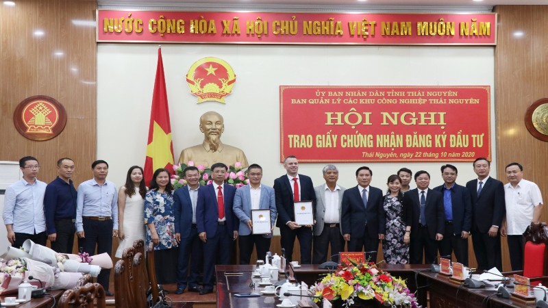 Hai dự án hơn 220 triệu USD tại Thái Nguyên được trao giấy chứng nhận đầu tư