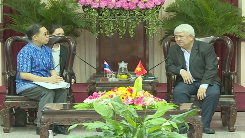 Chủ tịch Uỷ ban nhân dân tỉnh Trà Vinh Đồng Văn Lâm tiếp Tổng Lãnh sự Vương quốc Thái Lan đến thăm và chào xã giao lãnh đạo Uỷ ban nhân dân tỉnh