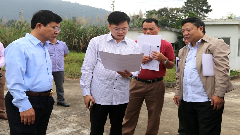 Phó Chủ tịch UBND tỉnh Đinh Quang Tuyên kiểm tra thực tế hiện trường tại Khu Công nghiệp Thanh Bình