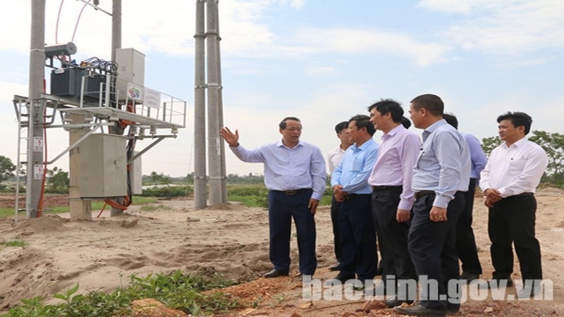 Phó Bí thư Thường trực Tỉnh ủy Nguyễn Quốc Chung kiểm tra Dự án xây dựng khu xử lý chất thải tại huyện Lương Tài