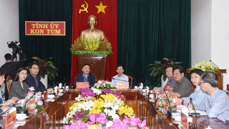 Thường trực Tỉnh ủy làm việc với Tập đoàn Alphanam