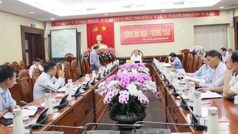 Lãnh đạo UBND tỉnh nghe báo cáo kết quả xử lý kiến nghị của Công ty TNHH môi trường Quý Tiến về đầu tư lò đốt chất thải, phát điện tại Nhà máy xử lý chất thải Quý Tiến