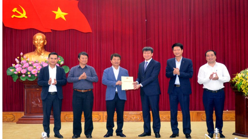 Ban Thường vụ Tỉnh ủy làm việc với Tổng công ty Viglacera về Dự án tổ hợp khu công nghiệp – đô thị – dịch vụ tại Yên Bái