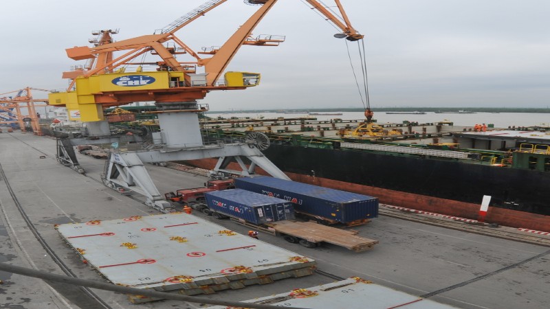 Vietnam doubles trade surplus, boosts int’l trade deals despite pandemic