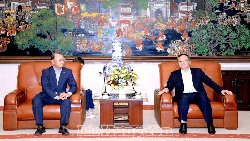 Đồng chí Bí thư Tỉnh ủy Đỗ Tiến Sỹ làm việc với đại diện Tập đoàn LH (Hàn Quốc)