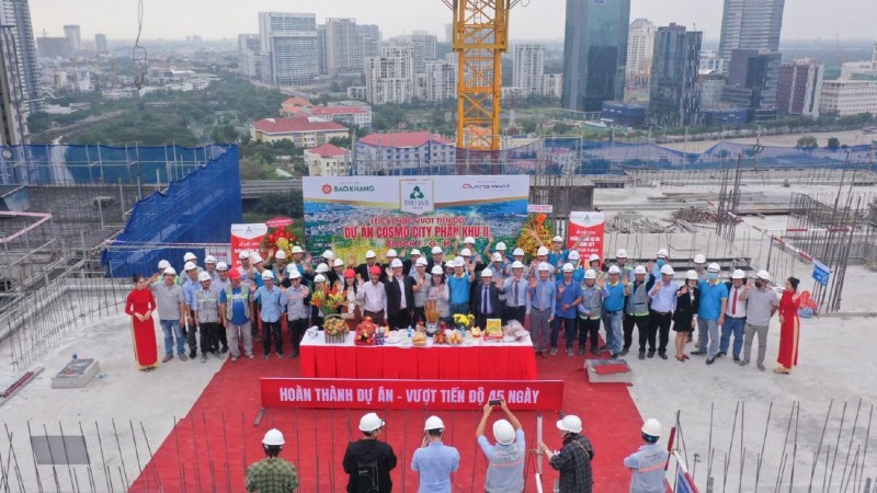 Dự án căn hộ Cosmo City làm lễ cất nóc vượt tiến độ 45 ngày