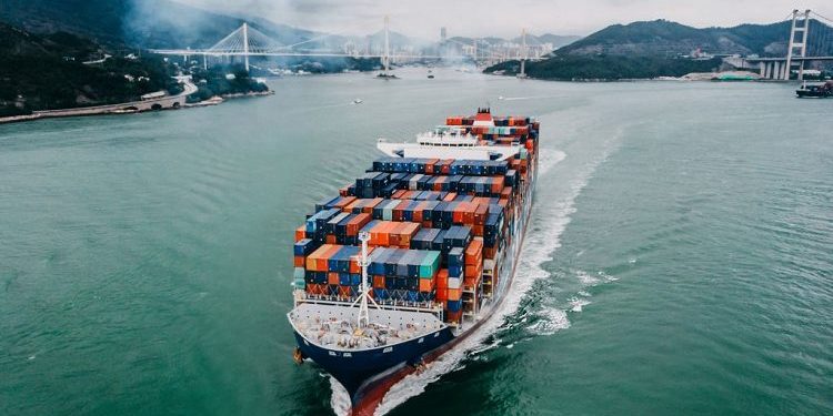 Xuất nhập khẩu sụt giảm, Việt Nam thâm hụt hơn 1,3 tỷ USD trong nửa đầu tháng 4