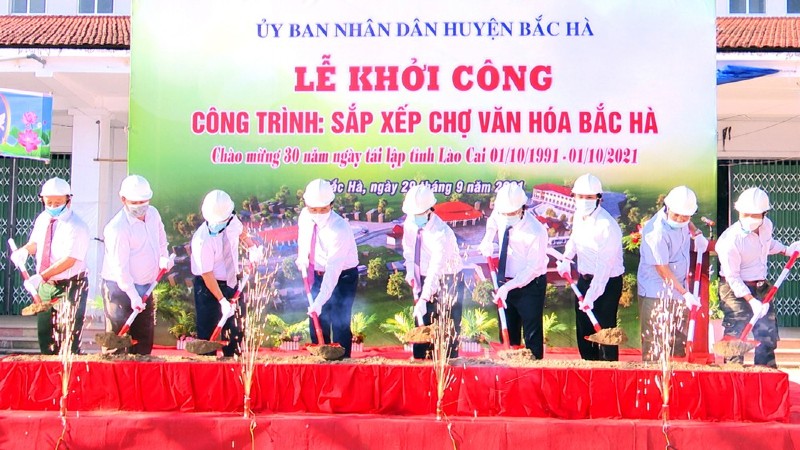 Khởi công công trình sắp xếp Chợ văn hóa Bắc Hà chào mừng 30 năm Ngày tái lập tỉnh