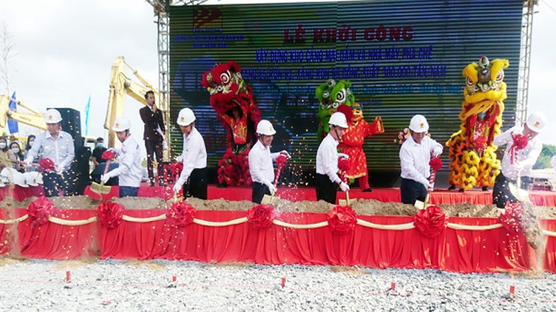 Khởi công xây dựng Kho cảng Mái Dầm và Nhà máy pha chế xăng ở Hậu Giang