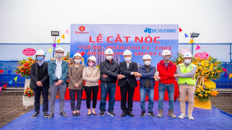 Chúc mừng lễ cất nóc tòa V9 – phân khu F3 – CH03 – Vinhomes Smart City