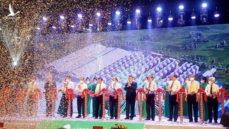 Chủ tịch nước cắt băng khánh thành nhà máy sản xuất gạo lớn nhất Châu Á