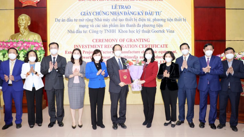 Bắc Ninh: Trao Giấy chứng nhận mở rộng đầu tư cho Công ty Goertek Vina
