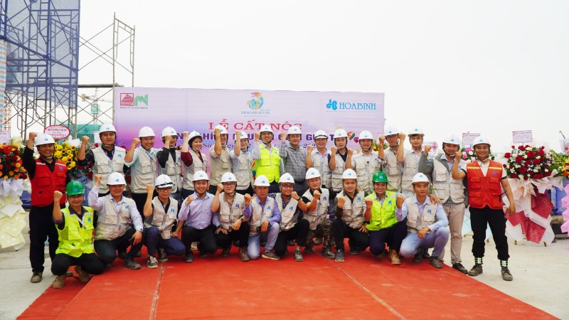 Hòa Bình hân hoan cất nóc khu vực cổng chính công viên nước – khu du lịch quốc tế Đồi Rồng