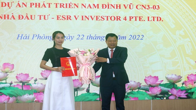 Hải Phòng: Trao giấy chứng nhận đầu tư cho các dự án khu công nghiệp