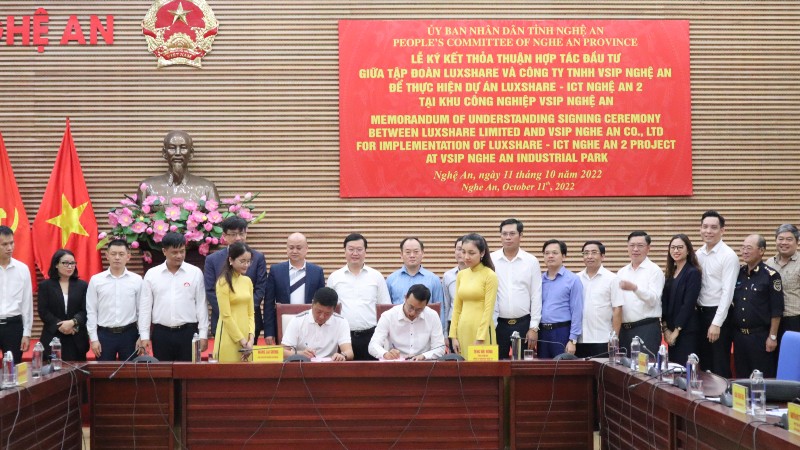 Tập đoàn Luxshare ký thỏa thuận hợp tác đầu tư với Công ty TNHH VSIP Nghệ An tại Khu công nghiệp đô thị và dịch vụ VSIP Nghệ An