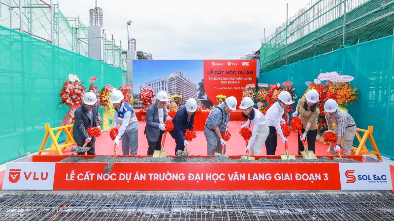 Lễ cất nóc dự án Trường Đại học Văn Lang Giai đoạn 3