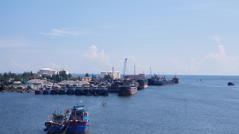 Doanh nghiệp Lào muốn đầu tư nhà máy lọc dầu tại Quảng Trị