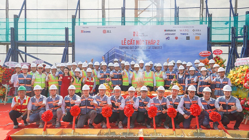 Ricons tổ chức lễ cất nóc Tháp 2 – Dự án The Nexus, quận 1, TP HCM