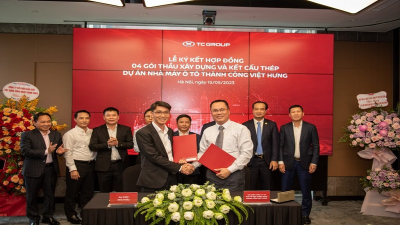 Lễ ký kết hợp đồng 04 gói thầu xây dựng và kết cấu thép dự án nhà máy ô tô Thành Công Việt Hưng