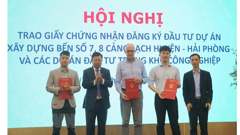 Hải Phòng trao chứng nhận đầu tư cho 4 dự án với tổng vốn gần 15.000 tỷ đồng